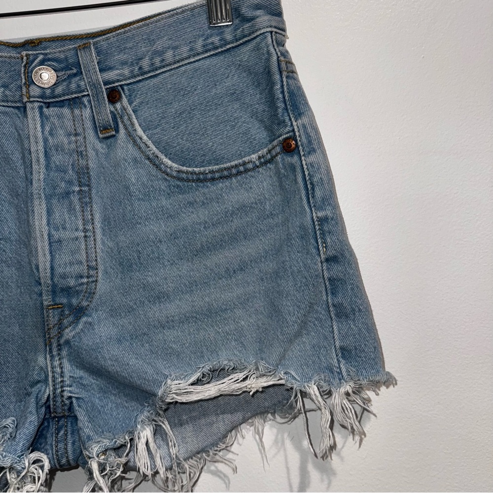 Levi’s Premium 501 Original Fit High Rise Womens Light Wash Denim Shorts Size 26 - Picture 3 of 15